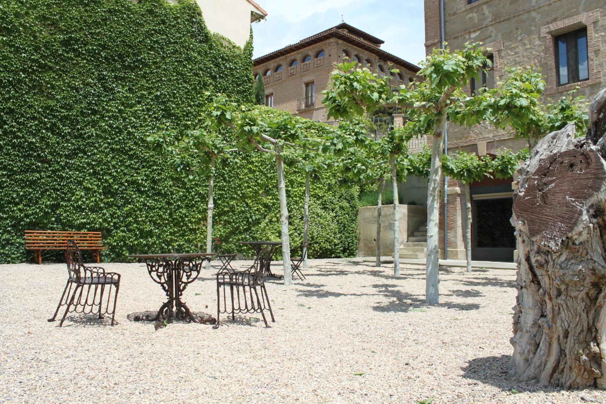Hospederia De Alesves Hotel Villafranca Exterior photo