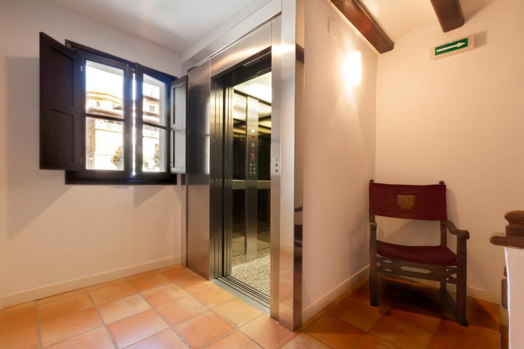 Hospederia De Alesves Hotel Villafranca Exterior photo