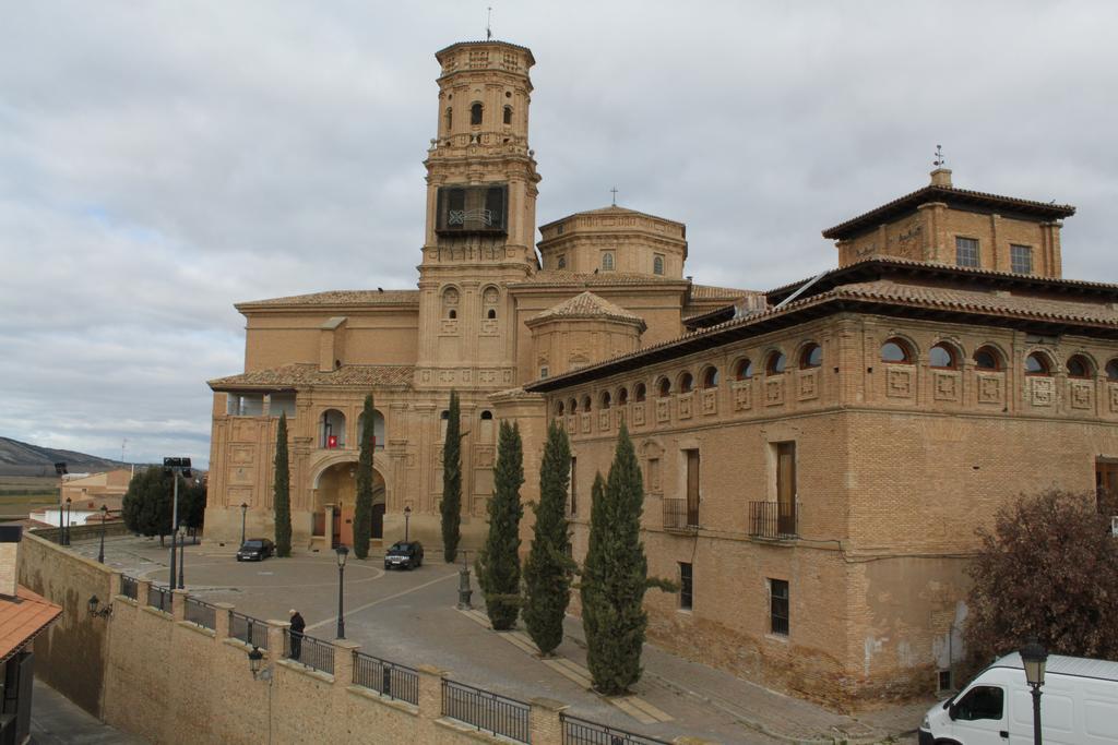 Hospederia De Alesves Hotel Villafranca Exterior photo