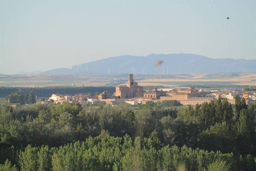 Hospederia De Alesves Hotel Villafranca Exterior photo